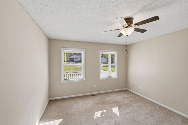Building Photo - Spacious 4BR with Beautiful Backyard Retreat!