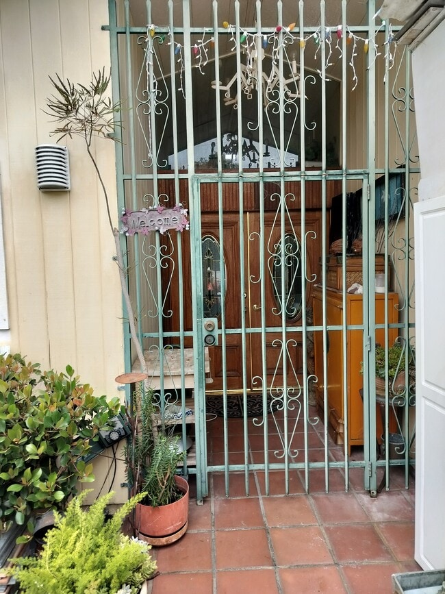 Front Gated Foyer - 1319 Walgrove Ave