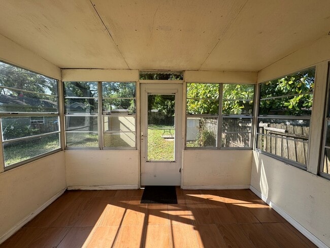 Building Photo - 636 Columbia St