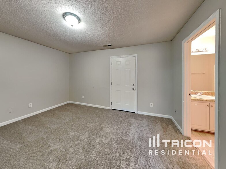 Building Photo - 109 Massey Ln