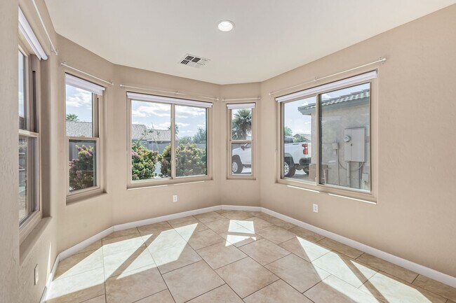 Building Photo - 10778 W Cambridge Ave