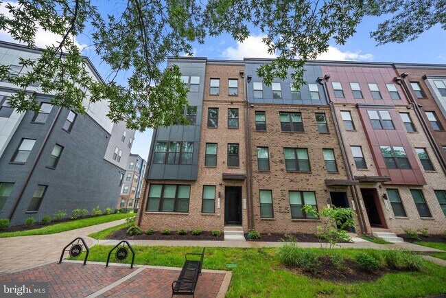 Building Photo - 14256 Newbrook Dr