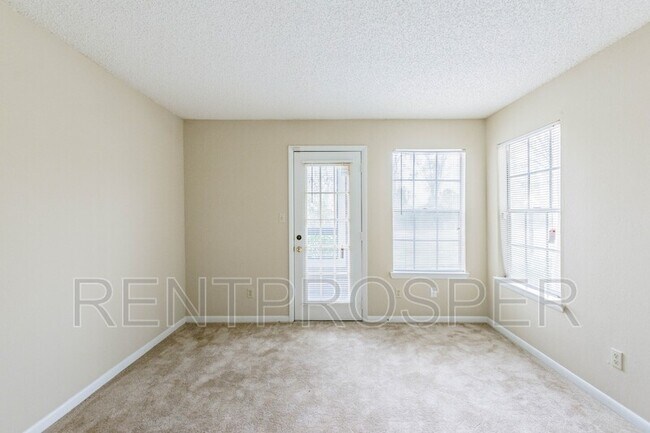 Building Photo - 5530 Chrishire Way