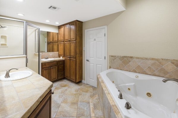 Building Photo - 15330 Gypsy St