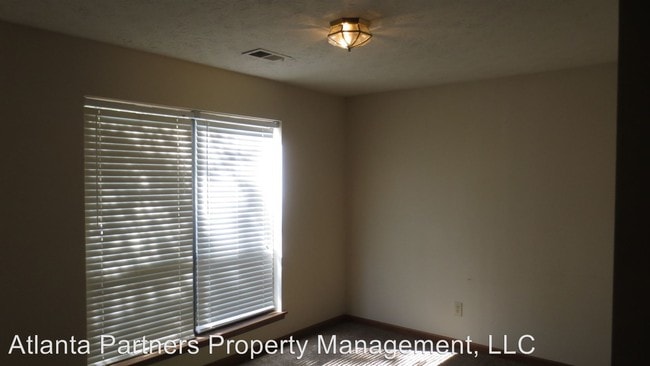 Building Photo - 3 br, 2 bath House - 664 Oxford Hall Dr