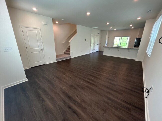 Building Photo - 3 Bedroom | 2.5 Bathroom End Unit Raleigh ...