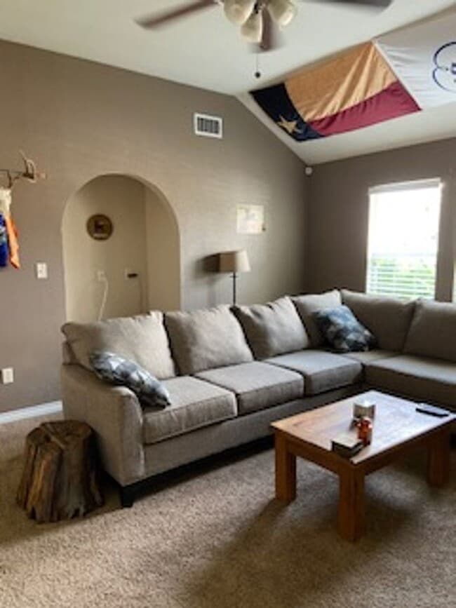 Building Photo - 726 Chanticleers Ln