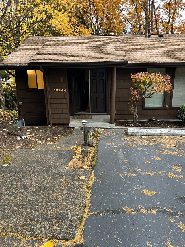 Building Photo - 2bd/1.5ba Tukwila Townhome