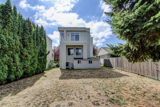 Building Photo - Spacious and Centrally Located Madison Val...