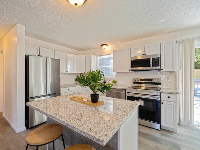 Building Photo - 2117 Drumlin Dr