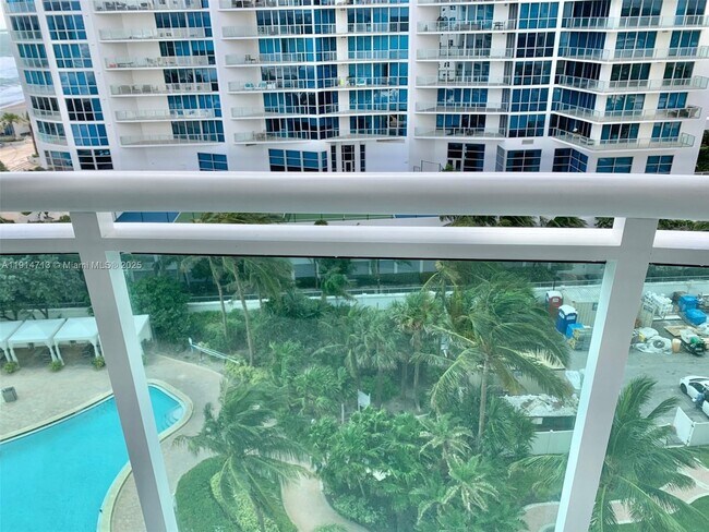 Building Photo - 3001 S Ocean Dr