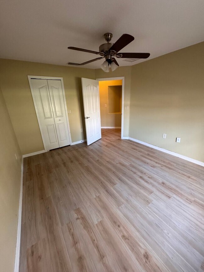Building Photo - Luxury Living in SummerGlen – Updated 3-Be...