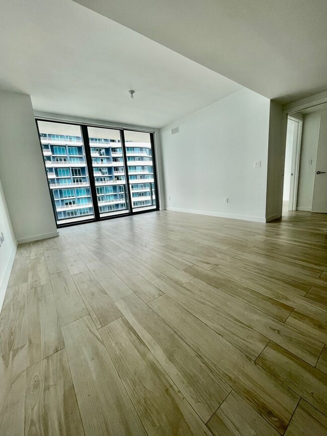 Building Photo - Luxury 1BR Condo at Dua Miami / SLS Brickell