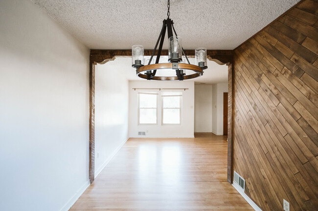 Building Photo - 1405 San Carlos Rd SW