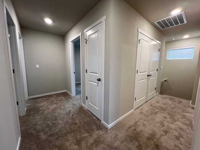 Building Photo - 3105 Wrangler Dr