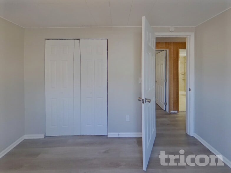 Building Photo - 1017 De La Vista Pl