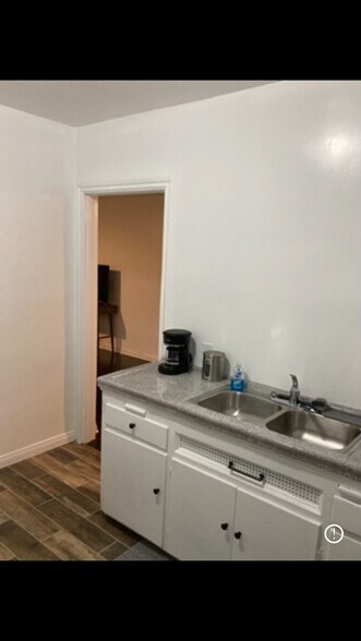 Building Photo - 3616 W Adams Blvd