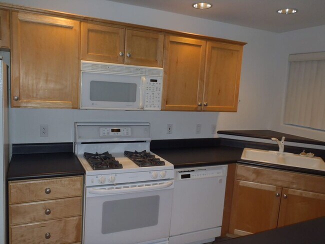 Building Photo - NOW AVAILABLE! 2-Bedroom, 2-Bathroom Summi...