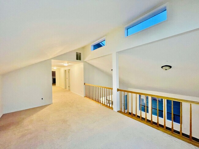 Building Photo - Luxurious 4-Bedroom Retreat with Mount Rai...