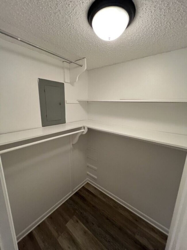 Building Photo - Newly renovated Single-Family Home in Shenandoah Estates Subdivision!