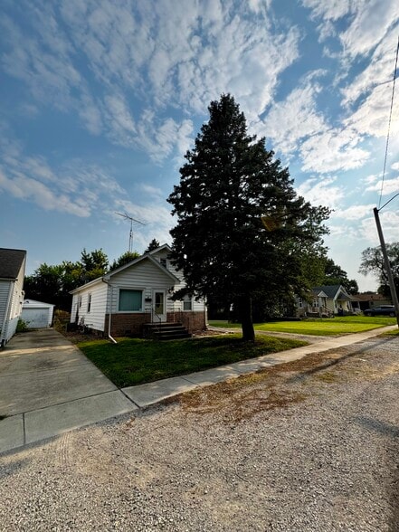 Building Photo - 1720 E Watch Ave