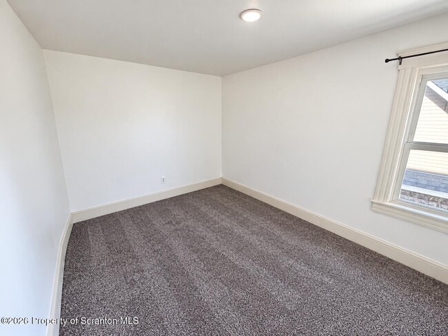 Building Photo - 85 Tripp St