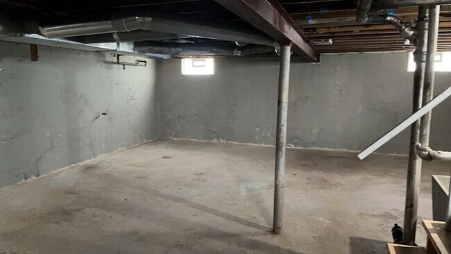 Building Photo - 32 Stafford Ave