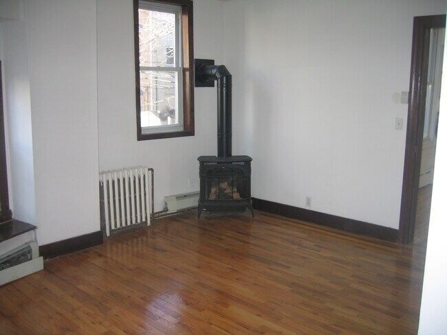 Building Photo - 16 46th St
