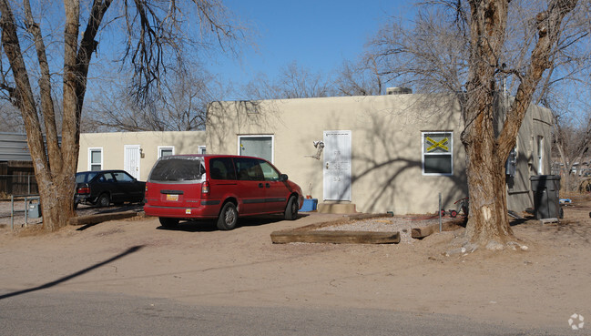Building Photo - 1513 Saunders Rd SW