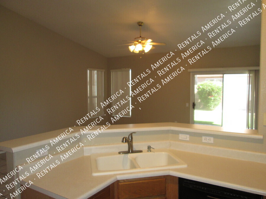 Building Photo - 1332 W Kesler Ln