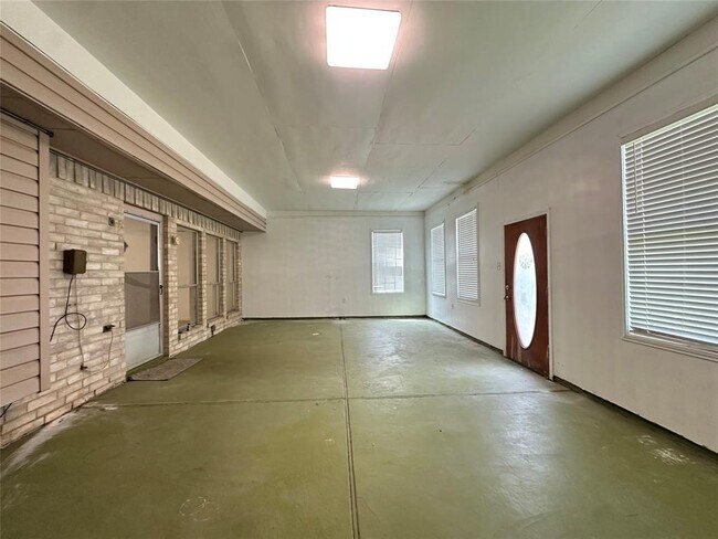 Building Photo - 3306 Kempwood Dr