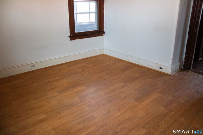 Building Photo - 405 Wilson St