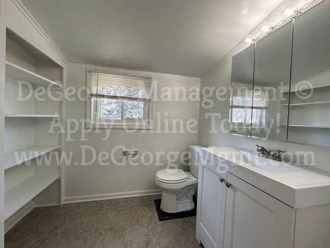 Building Photo - Gorgeous Spacious 4 Bedroom 1.5 Bath Singl...