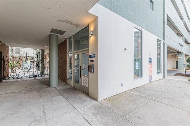 Building Photo - 620 Glen Iris Dr NE