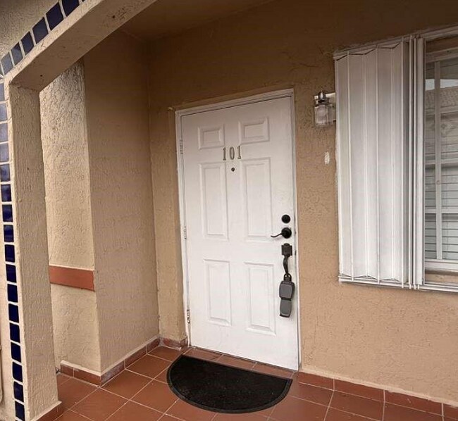 Building Photo - 3262 W 70th St