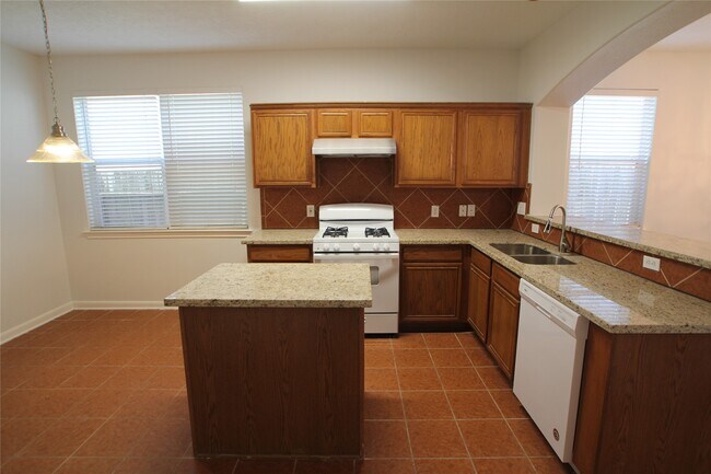 Building Photo - 814 Forest Thicket Ln