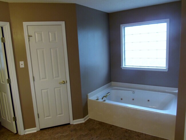 Building Photo - Call Tonia Rollins (501)626-9917