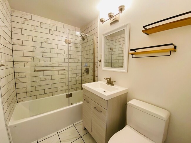 Building Photo - $1000 Off Before November 15th! 3 Bedroom ...