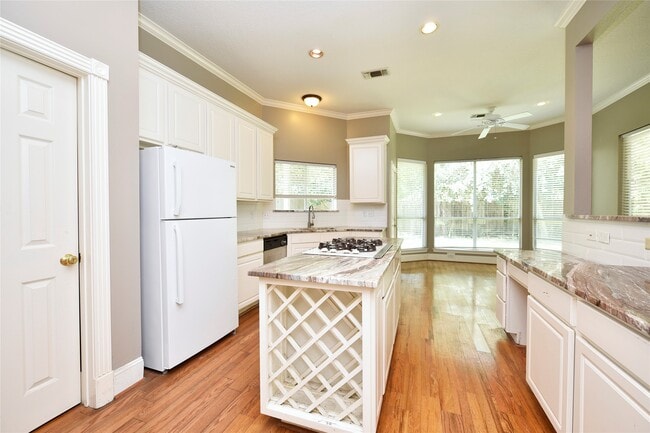 Building Photo - 5830 Hornwood Dr