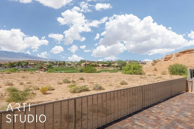 Building Photo - Beautiful Home on Parliament Pt With Spect...