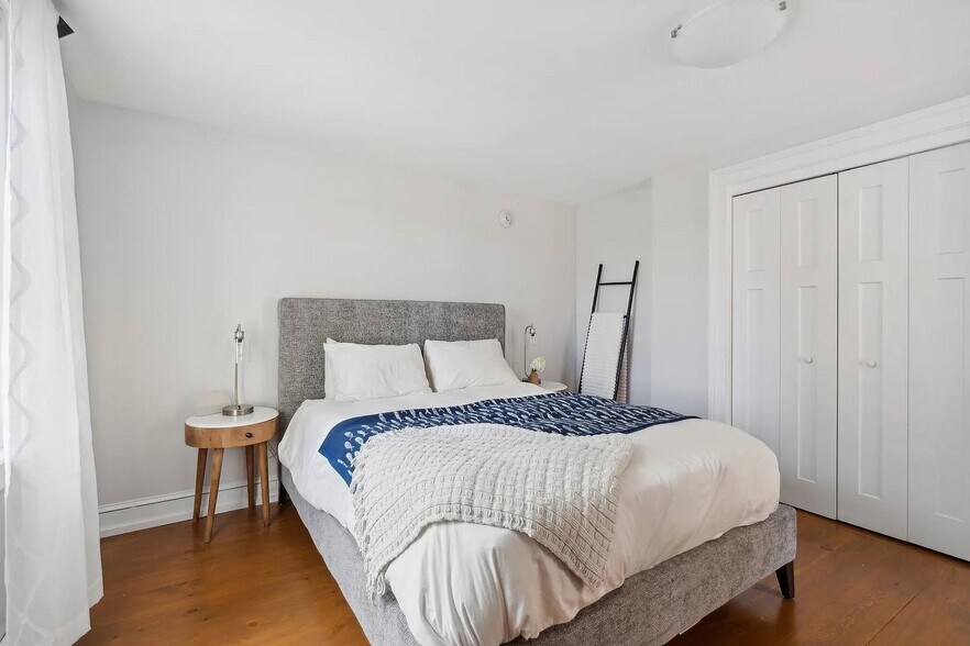 Building Photo - 32 Pleasant St