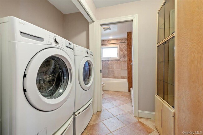 Building Photo - 234 S Pershing Ave