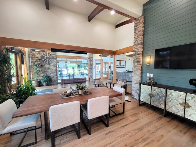 Building Photo - 8109 Hollygrape Ln