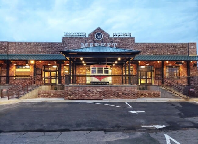 Building Photo - 246 Toweridge Dr SW