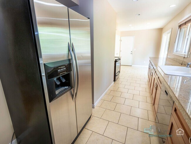 Building Photo - Beautiful 4 Bedroom Home