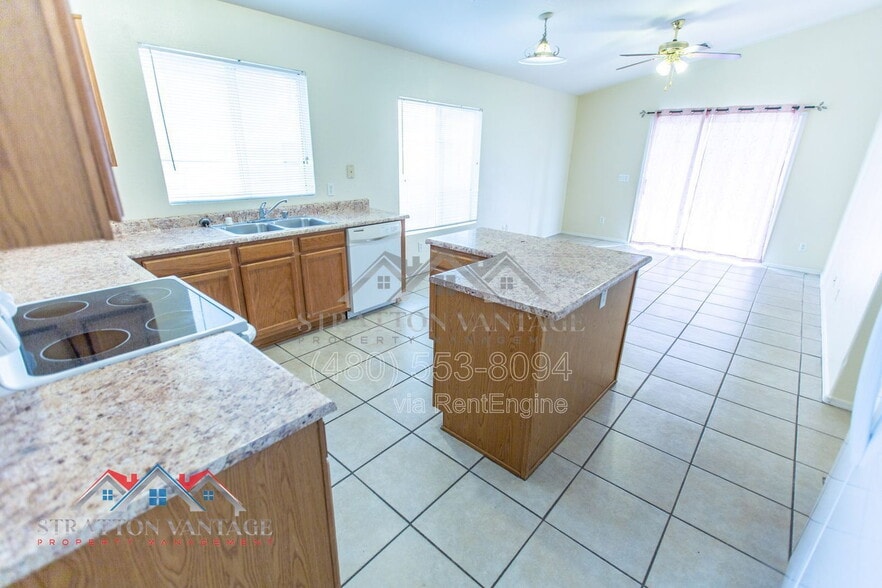 Building Photo - 11801 W Paradise Dr
