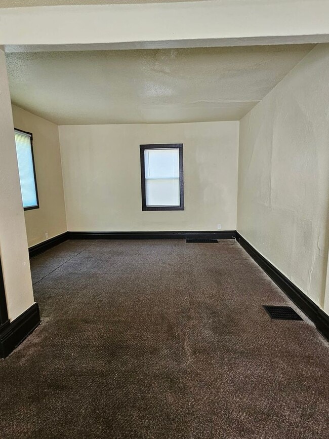 Building Photo - 3 Bedroom--819 E Whitmer St. Decatur, IL