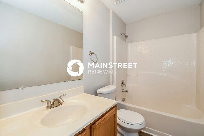 Building Photo - 3 Bedroom Pet-Friendly Home in jacksonville, FL with Main Street Renewal