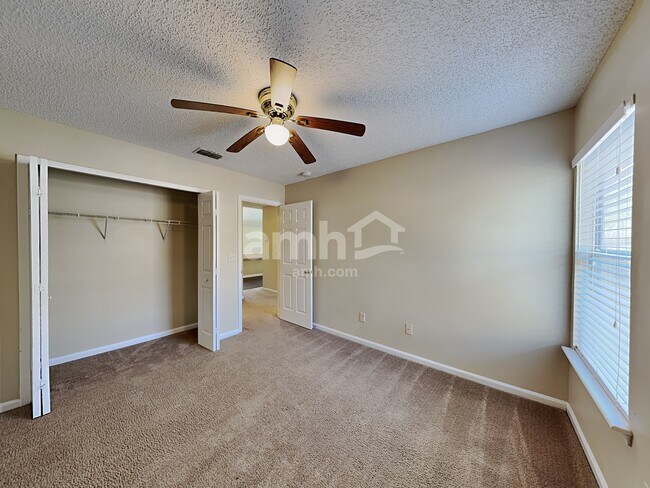 Building Photo - 1851 Burgess Hill Dr E