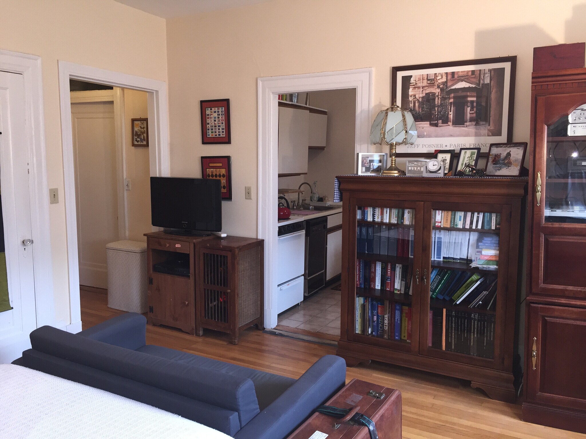 Living Quarter Leads From An Entrance Foyer - 1091 Boylston St